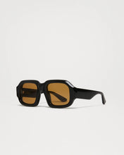 Load image into Gallery viewer, PLATA WITH YELLOW LENS AND BLACK FRAME