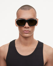 Load image into Gallery viewer, PLATA WITH YELLOW LENS AND BLACK FRAME