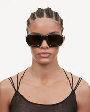 Load image into Gallery viewer, PLATA WITH YELLOW LENS AND BLACK FRAME