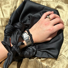 Load image into Gallery viewer, SILK SCRUNCHIES BLACK