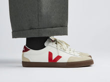 Load image into Gallery viewer, VOLLEY LEATHER WHITE PEKIN BARK WOMEN