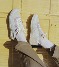 Load image into Gallery viewer, V-10 SUEDE JADE WHITE MULTICO WOMEN