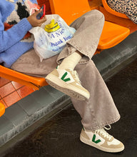 Load image into Gallery viewer, V-10 CHROMEFREE LEATHER WHITE EMERALD SAHARA WOMEN