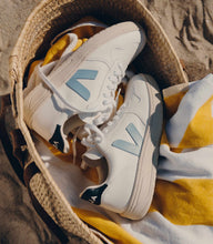 Load image into Gallery viewer, V-10 CWL WHITE STEEL NAUTICO WOMEN