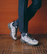 Load image into Gallery viewer, VENTURI B-MESH SILVER WHITE KAKI SOLE MEN