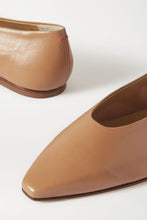 Load image into Gallery viewer, BETTY NAPPA LEATHER HAZELNUT
