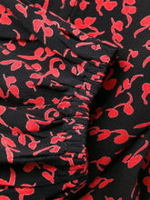 Load image into Gallery viewer, SHIRT DRESS PRINTED CREPE BLACK/RED