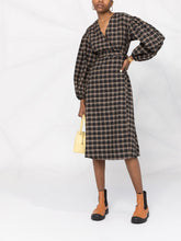 Load image into Gallery viewer, WRAP DRESS SEERSUCKER CHECK FOSSIL