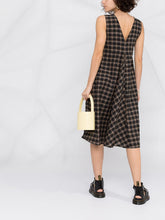 Load image into Gallery viewer, MIDI DRESS SEERSUCKER CHECK FOSSIL