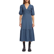 Load image into Gallery viewer, STRETCH SEERSUCKER SMOCK DRESS
