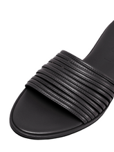 Load image into Gallery viewer, NOA FLAT SANDALS BLACK
