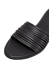 Load image into Gallery viewer, NOA FLAT SANDALS BLACK