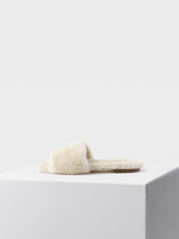 Load image into Gallery viewer, ANNA SHEARLING SANDAL CREAMY