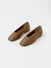 Load image into Gallery viewer, KIRSTEN NAPPA LEATHER SHOE KHAKI
