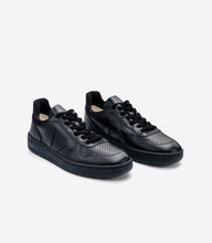 Load image into Gallery viewer, V-10 CWL VEGAN BLACK WITH BLACK SOLE MEN