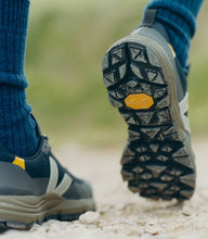 Load image into Gallery viewer, DEKKAN ALVEOMESH BLACK OXFORD GREY TONIC MEN