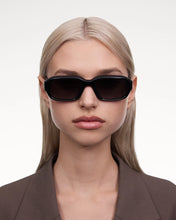Load image into Gallery viewer, PERGA BLACK WITH BLACK LENS &amp; BLACK FRAME
