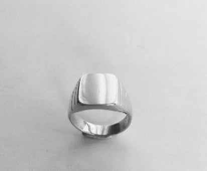 THE SQUARE P09 SIGNET RING