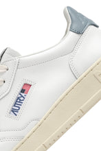 Load image into Gallery viewer, MEDALIST LOW  LEATHER WHITE AND BLUE UNISEX
