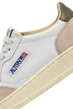 Load image into Gallery viewer, MEDALIST LOW LEATHER AND SUEDE WHITE &amp; COVERT GREEN
