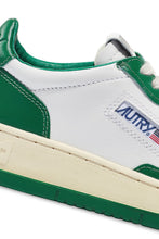 Load image into Gallery viewer, MEDALIST LOW BICOLOR SNEAKERS IN WHITE AND GREEN LEATHER
