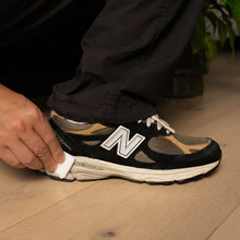 Load image into Gallery viewer, SNEAKER WIPES 30 PACK
