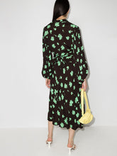 Load image into Gallery viewer, WRAP DRESS PRINTED CREPE MOLE

