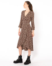 Load image into Gallery viewer, WRAP DRESS PRINTED CREPE CHOCOLATE
